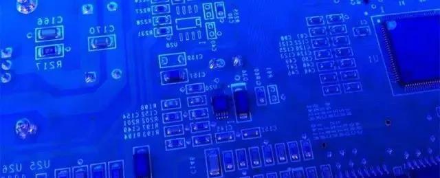 軸心自控AC系列自動涂覆機涂覆效果，均勻度非常一致